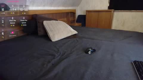 nixan85 online show from April 2026 02:15:01 PM