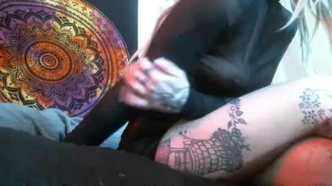 Snapshot of no_facequeen chatting on January 2025 05:17:02 PM Leah online show from January 2025 05:17:02 PM