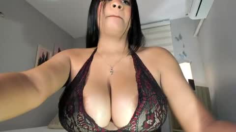 Snapshot of noa_joness chatting on April 2026 08:00:02 PM noa_joness online show from April 2026 08:00:02 PM