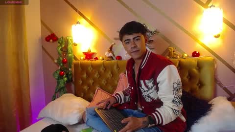 noaah77 online show from December 2024 05:46:01 PM