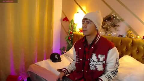 noaah77 online show from December 2024 07:00:02 PM
