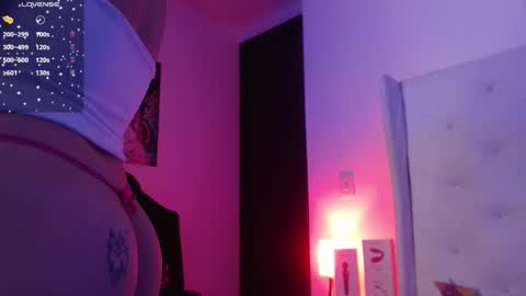 Zoe  online show from November 2025 03:31:01 AM