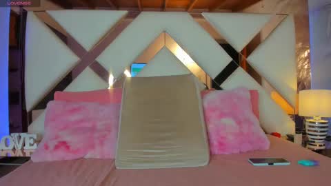 Snapshot of noah_beck42 chatting on February 2025 06:25:02 AM Sara online show from February 2025 06:25:02 AM