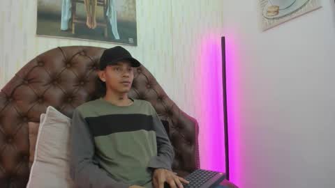 Snapshot of noah_blake0 chatting on September 2025 02:13:02 AM Noah Blake online show from September 2025 02:13:02 AM