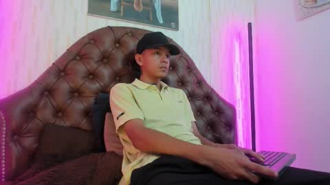 Snapshot of noah_blake0 chatting on September 2025 02:27:01 AM Noah Blake online show from September 2025 02:27:01 AM