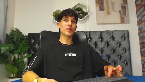 Snapshot of noah_brigth chatting on December 2024 12:42:02 AM Noah Brigth online show from December 2024 12:42:02 AM