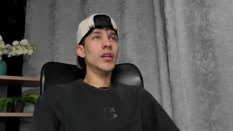 Snapshot of noah_brigth chatting on February 2025 12:43:01 AM Noah Brigth online show from February 2025 12:43:01 AM