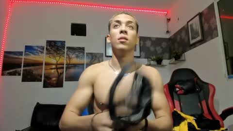 noah_flynn1 online show from March 2026 09:02:02 AM