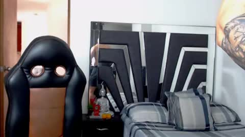 Noah Harris01 online show from December 2024 05:02:01 PM