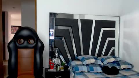 Noah Harris01 online show from April 2026 12:06:02 PM