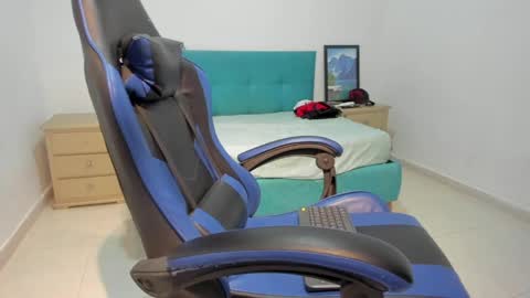 noah_jones41 online show from April 2026 09:59:01 PM