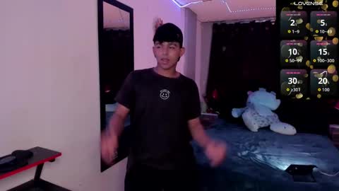 noah_smith04 online show from September 2025 09:05:01 PM