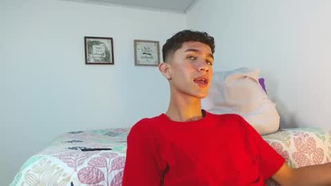 Snapshot of noah_tyler_ chatting on December 2024 10:07:01 PM noah tyler online show from December 2024 10:07:01 PM