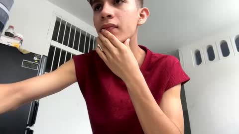 Snapshot of noah_tyler_ chatting on January 2025 07:41:02 PM noah tyler online show from January 2025 07:41:02 PM