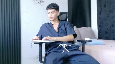 Snapshot of noah_tyler_ chatting on December 2025 05:42:02 PM noah tyler online show from December 2025 05:42:02 PM