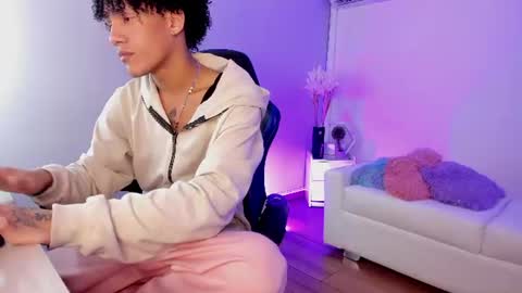 Snapshot of noahbull19 chatting on June 2026 02:33:02 AM noahbull19 online show from June 2026 02:33:02 AM
