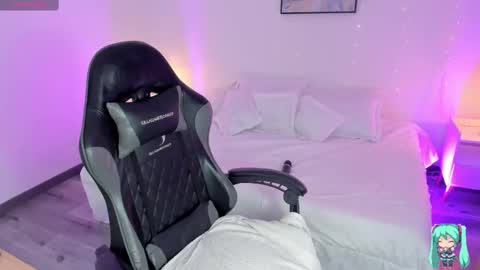 Snapshot of noahcryptic chatting on September 2025 10:20:02 PM Noah online show from September 2025 10:20:02 PM