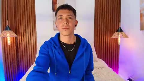 Snapshot of noahh_saenz chatting on June 2026 04:45:01 AM Noah online show from June 2026 04:45:01 AM