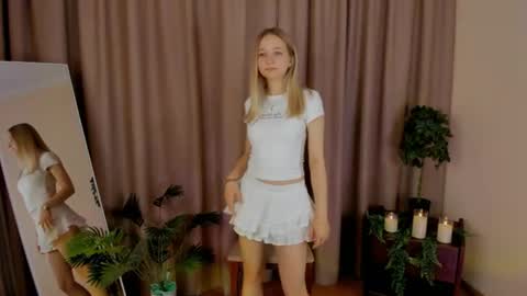 Snapshot of noctisveil chatting on July 2026 06:05:01 AM Aurora online show from July 2026 06:05:01 AM