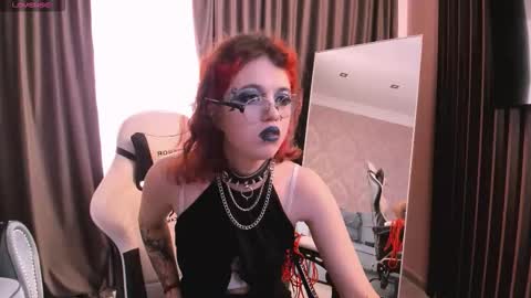 Snapshot of noellegothicshadow chatting on September 2025 10:37:01 PM Elly online show from September 2025 10:37:01 PM