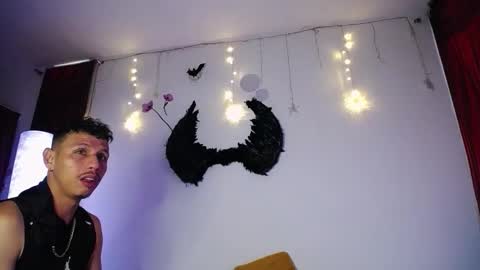 noha_and_iam1 online show from February 2026 12:32:01 PM