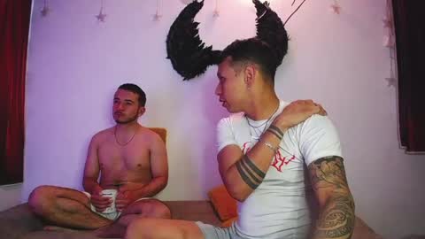 noha_and_iam1 online show from April 2026 12:31:01 PM
