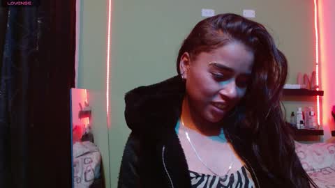 Noha Thomson online show from February 2025 08:20:02 PM