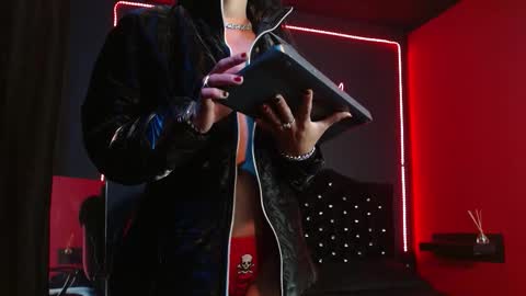 Noha Thomson online show from October 2025 08:33:02 PM