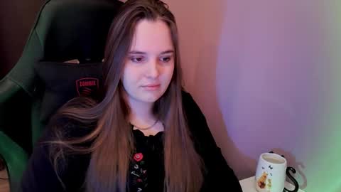 noir_ember_ online show from November 2025 06:37:01 AM