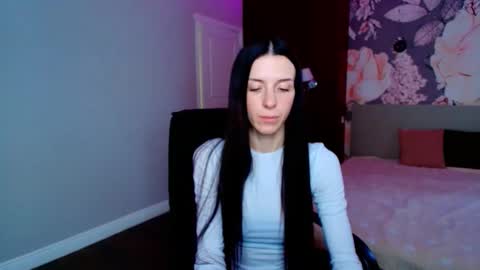 NoirDiva online show from April 2026 12:21:01 PM