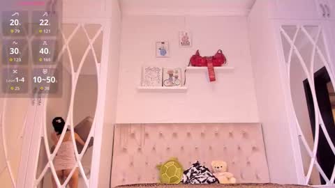 Snapshot of nooniemoon chatting on October 2025 03:18:02 AM nooniemoon online show from October 2025 03:18:02 AM