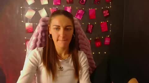 Nora online show from October 2025 10:54:02 PM