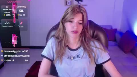 Snapshot of nora_vennucci chatting on January 2025 01:13:02 AM Nora online show from January 2025 01:13:02 AM