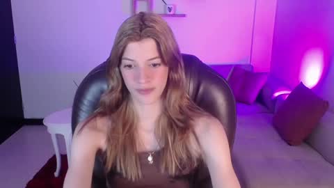 Snapshot of nora_vennucci chatting on February 2025 07:10:01 PM Nora online show from February 2025 07:10:01 PM