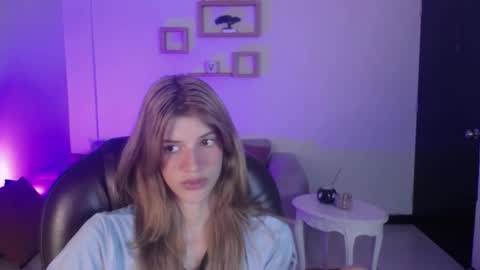 Snapshot of nora_vennucci chatting on February 2025 06:44:02 PM Nora online show from February 2025 06:44:02 PM