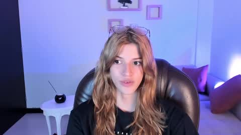 Snapshot of nora_vennucci chatting on February 2025 09:14:01 PM Nora online show from February 2025 09:14:01 PM