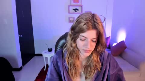 Snapshot of nora_vennucci chatting on February 2025 12:16:01 AM Nora online show from February 2025 12:16:01 AM