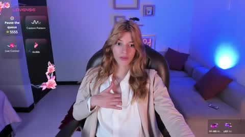 Snapshot of nora_vennucci chatting on February 2025 07:52:02 PM Nora online show from February 2025 07:52:02 PM