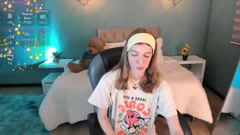 Snapshot of nora_vennucci chatting on October 2025 07:56:01 PM Nora online show from October 2025 07:56:01 PM