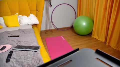 NoraFoxes online show from February 2026 06:30:02 AM