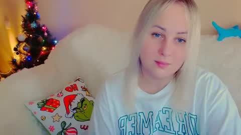 Snapshot of not_nakedcat chatting on December 2024 06:00:02 AM hi glad to chat online show from December 2024 06:00:02 AM