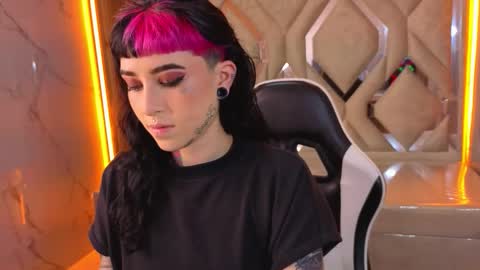 Snapshot of nova_kitty_tx chatting on December 2025 12:32:01 PM Live 1500am 2100pm online show from December 2025 12:32:01 PM