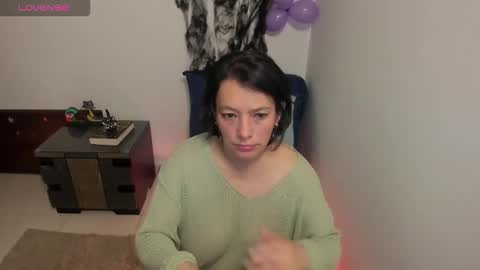 nuit_rose online show from November 2025 02:10:01 AM