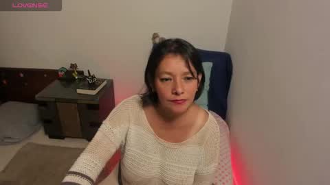 nuit_rose online show from November 2025 01:36:01 AM