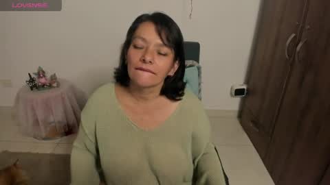 nuit_rose online show from April 2026 06:19:01 AM