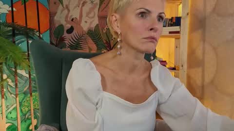 nymphvariety online show from September 2025 05:31:01 AM