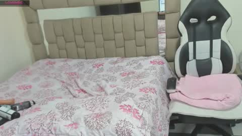 nyomi browm online show from February 2025 08:33:02 AM