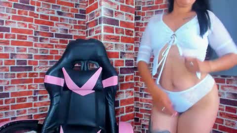 Snapshot of nyra_rose chatting on December 2025 04:40:01 AM Nyra Rose online show from December 2025 04:40:01 AM