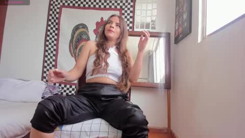 Laura nyu online show from December 2024 01:00:01 PM