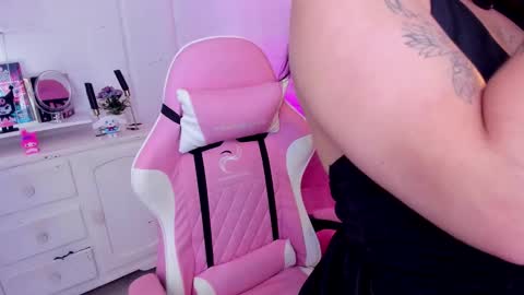 Snapshot of nyx_blackmoon chatting on December 2025 03:40:02 PM Nyx BlackMoon online show from December 2025 03:40:02 PM